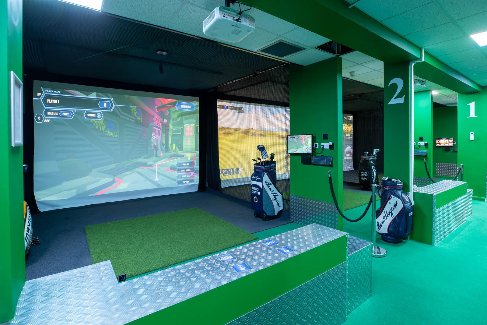 Pin High Virtual Golf - panoramic view of the venue with all bays active